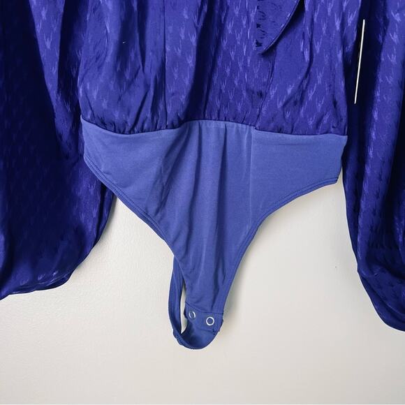 Express Women’s Blue Long Sleeve Bow Front Bodysuit Size Small - Picture 9 of 9